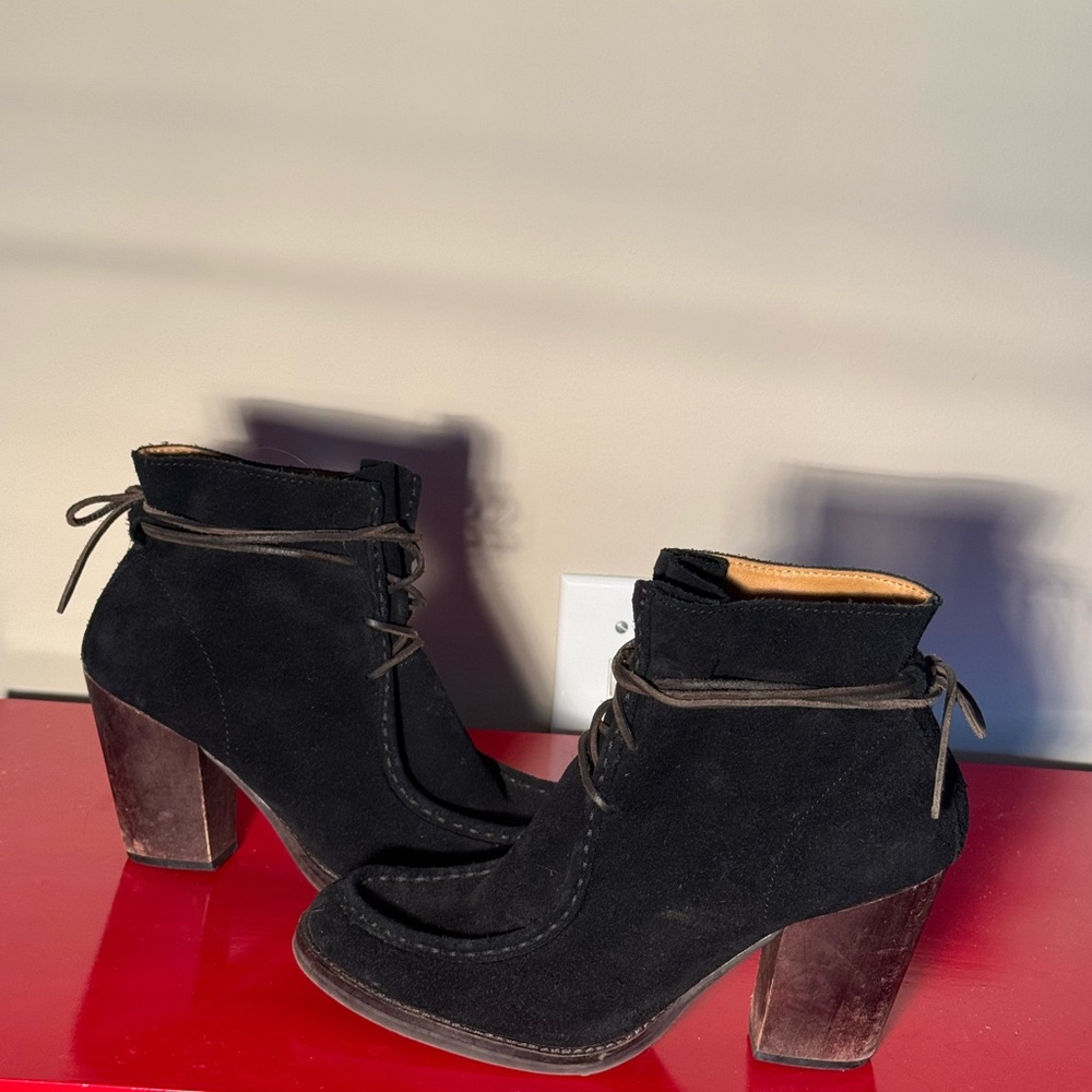 Elegant Black Lace-Up Heeled Boots
